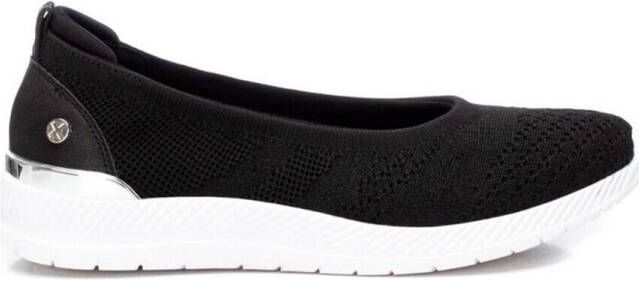 XTI Lage Sneakers Zapatillas en color negro para
