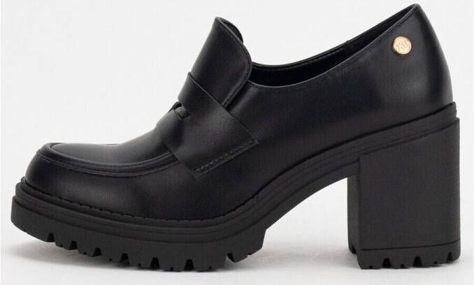 XTI Lage Sneakers Zapatos en color negro para