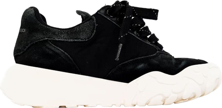 Alexander McQueen Pre-owned Alexander Mcqueen Court Chunky Sneakers in Zwart Suède