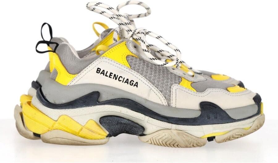 Balenciaga Pre-owned Balenciaga Triple S Sneakers in Grijs Polyurethaan
