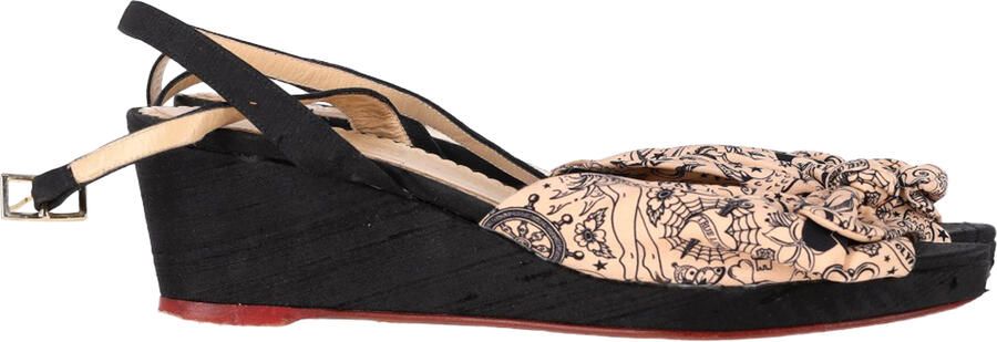 Charlotte Olympia Pre-owned Charlotte Olympia Geprinte Boog Wedge Sandalen in Perzik Satijn