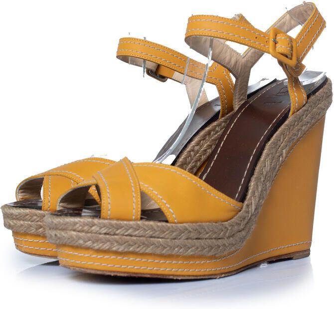 Christian Louboutin Pre-owned Christian Louboutin okerkleurige leren sleehak sandalen
