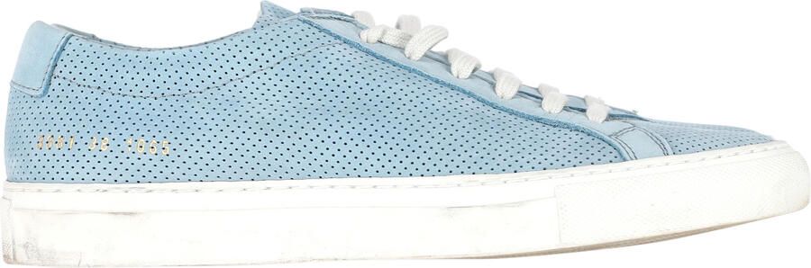 Common Projects Vrouwelijke Perforated Achilles Sneakers in Lichtblauw Suède van