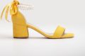 Forever & Always Illy Laag Block Hak Sandalen with Pearls - Geel