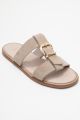 Forever & Always Sveta Leer Met Gesp Sandaal (Women) - Beige
