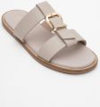 Forever & Always Sveta Leer Met Gesp Sandaal (Women) - Beige