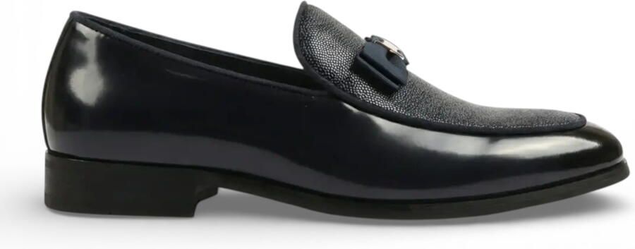 Infinity Leather Herenschoenen in zwart met textuur aan de voorkant en iconische gesp met strik