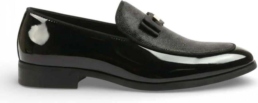 Infinity Leather Marineblauwe loafers met textuur aan de voorkant en iconische gesp.