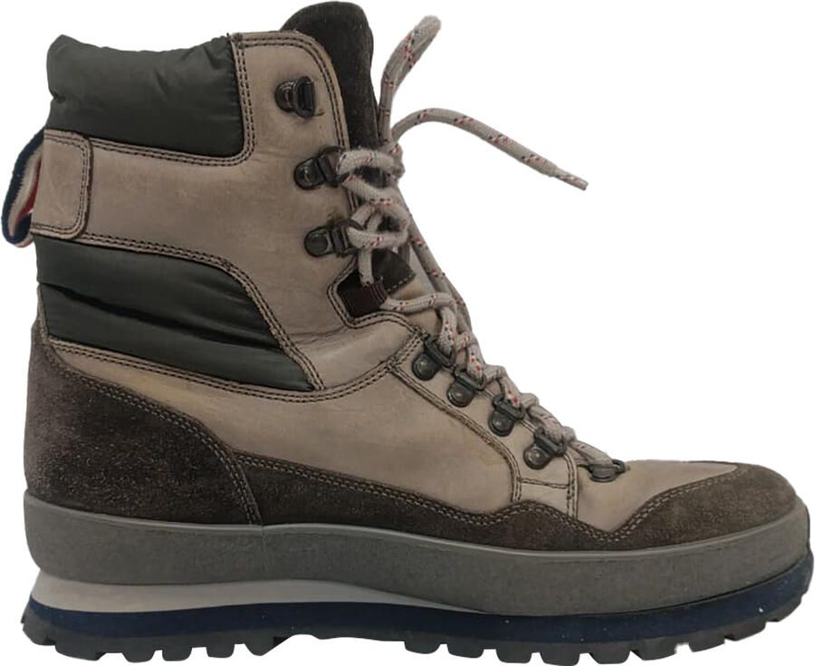 Moncler Pre-owned Moncler veterschoenen voor wandelen in bruin leer en suède.