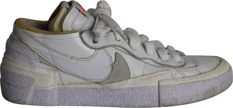 Nike Pre-owned Nike x Sacai Blazer lage sneakers in wit lakleer