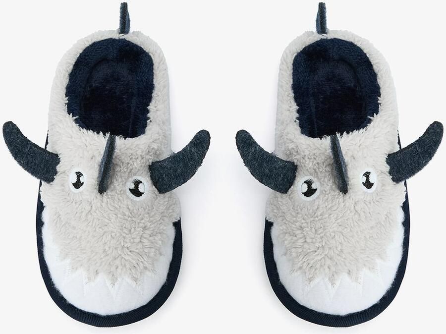 Penti Pantoffels voor jongens in bootstijl met geborduurd detail van een haai