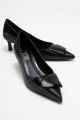 Prologue Briana Gesp Puntige Neus Pump (Dames) - Zwart