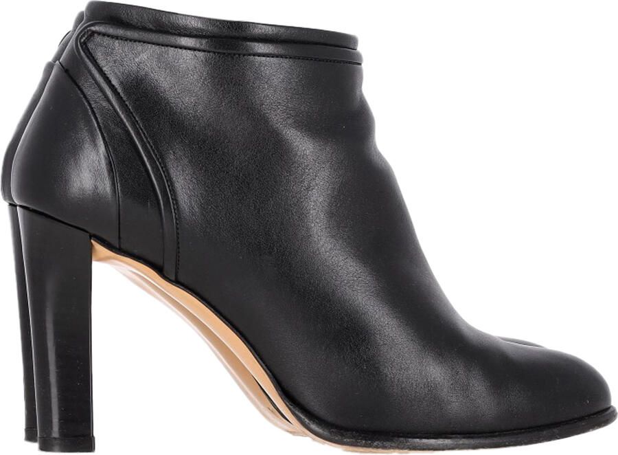 Salvatore Ferragamo Pre-owned Salvatore Ferragamo Geleerde Hoge Enkelboots met Rits in Zwart Leer
