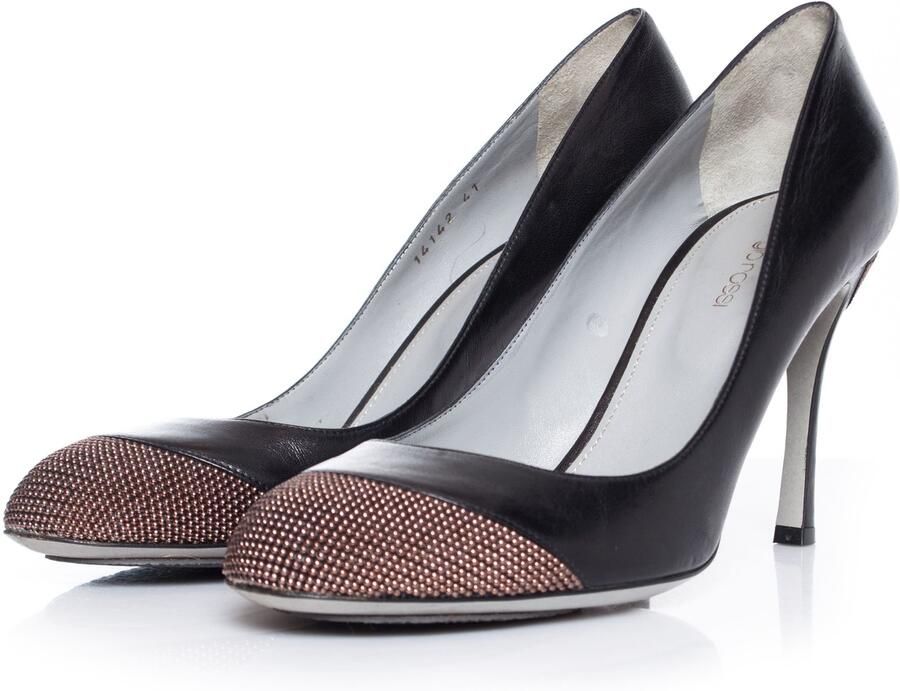 Sergio Rossi Pre-owned Sergio Rossi pumps in het zwart met studs.