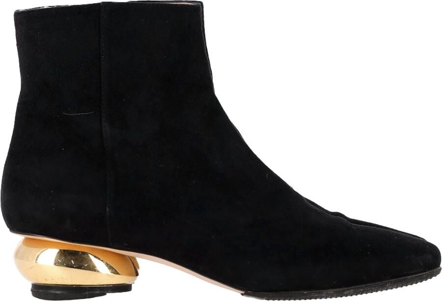 Stuart Weitzman Pre-owned Stuart Weitzman Freja enkellaarsjes in zwart suède
