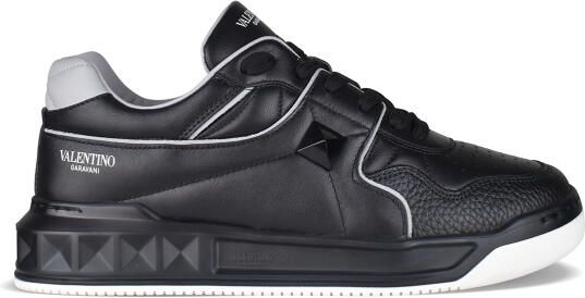 Valentino Garavani Sneakers met één stud Zwart