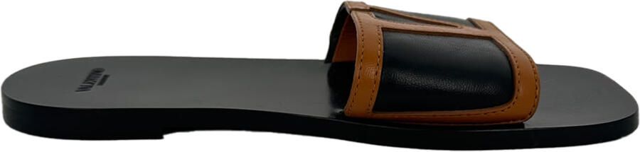 Valentino Pre-owned Valentino Garavani Viva Superstar slippers in zwart leer