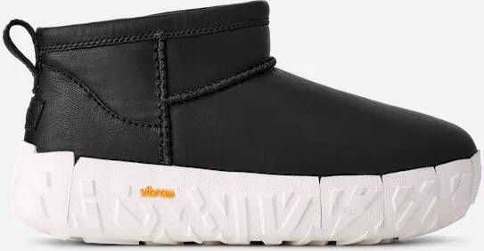 Ugg Classic Ultra Mini Wrap Tech Noir-laars in Black Leder