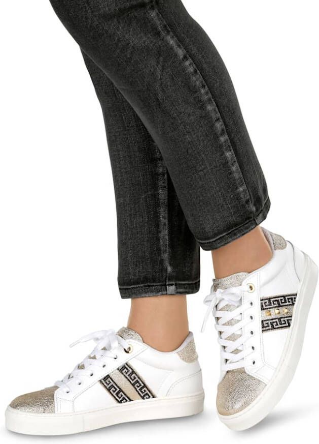 Studio W Sneaker met klinknageltjes en strassteentjes Wit Goudkleur