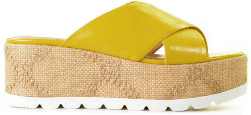 Marc Cain NB SQ.02 L33 436 Saffron Yellow Damessandalen