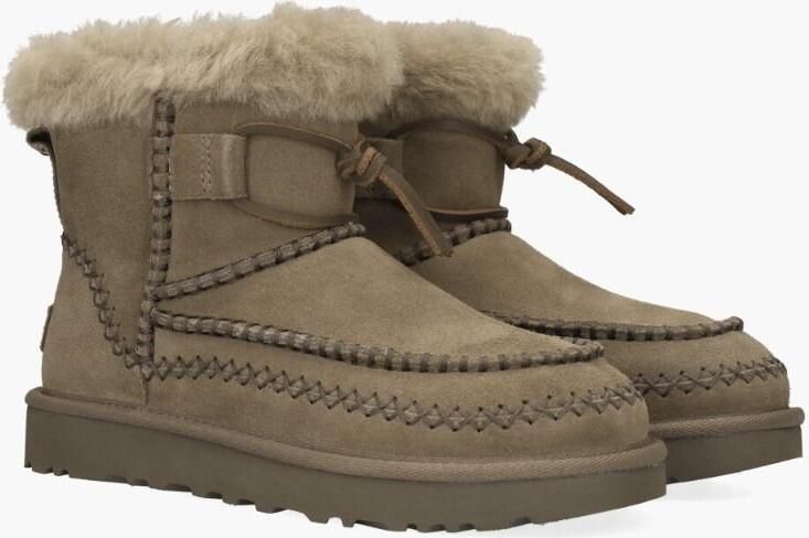 UGG Vachtlaarzen Dames Classic Mini Alpine Maat: 38 Materiaal: Suède Kleur: Bruin