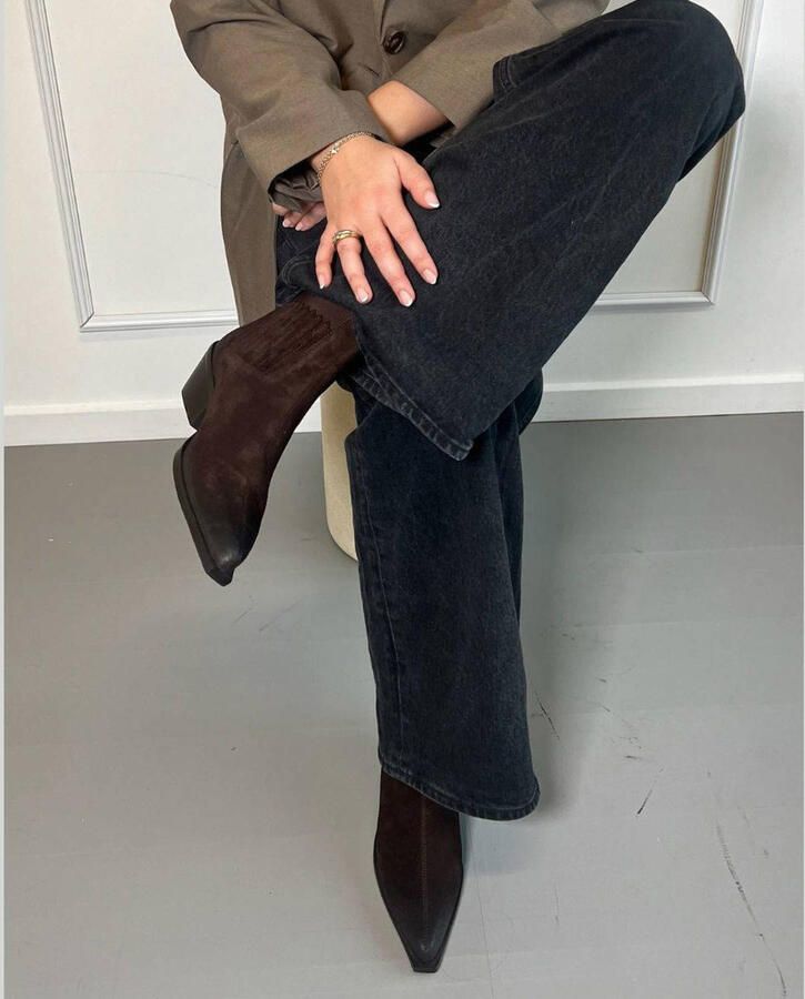 Copenhagen Shoes The Walking Boot S western suède enkellaarzen donkerbruin