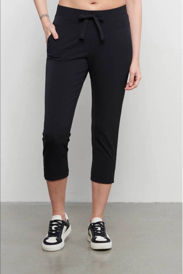 &Co Woman travelstof slim regular waist broek zwart - Foto 1