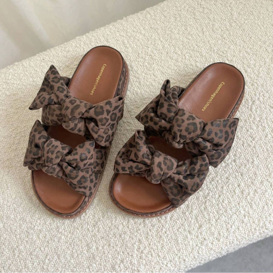 Copenhagen Shoes leren slippers met panterprint en strikjes bruin