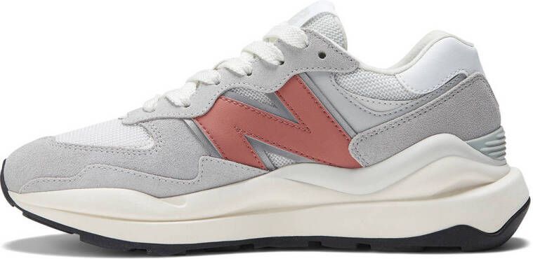 New Balance 57 40 sneakers lichtgrijs wit oudroze