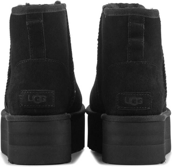 UGG Classic Mini Plateau suède enkelboots zwart