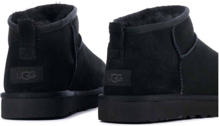 UGG Classic Ultra Mini suède enkelboots zwart