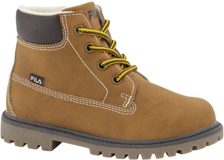 Fila Bruine veterboot gevoerd