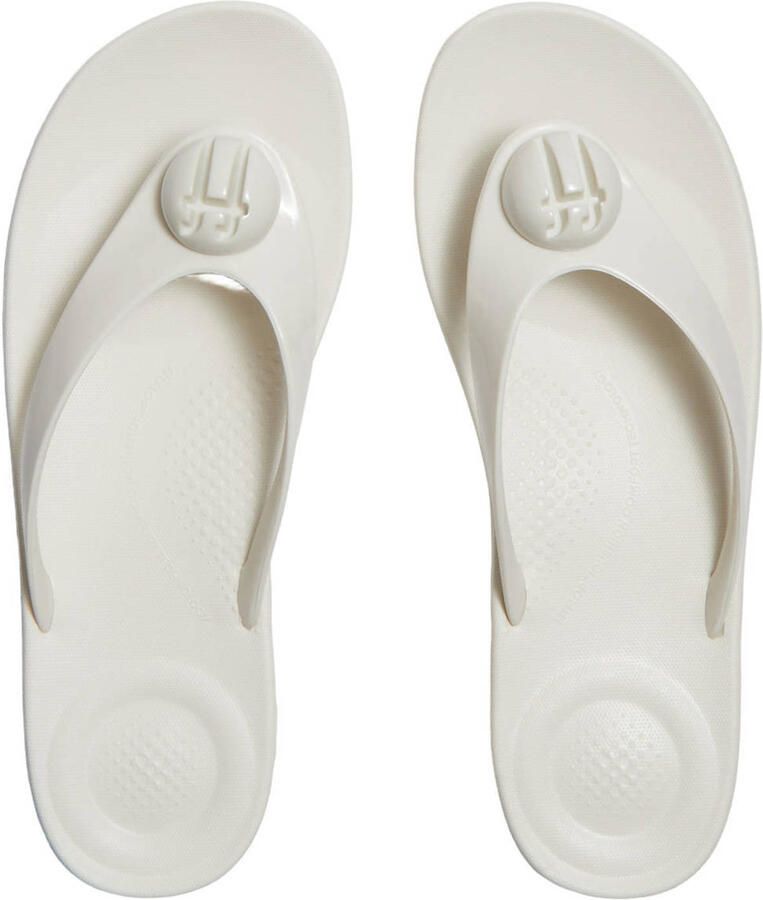 FitFlop TM Iqushion Glossy Button teenslippers met sleehak ecru