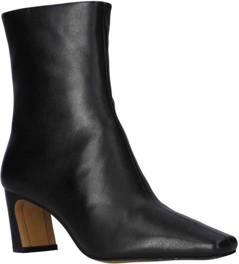 Inuovo leren enkellaarzen zwart