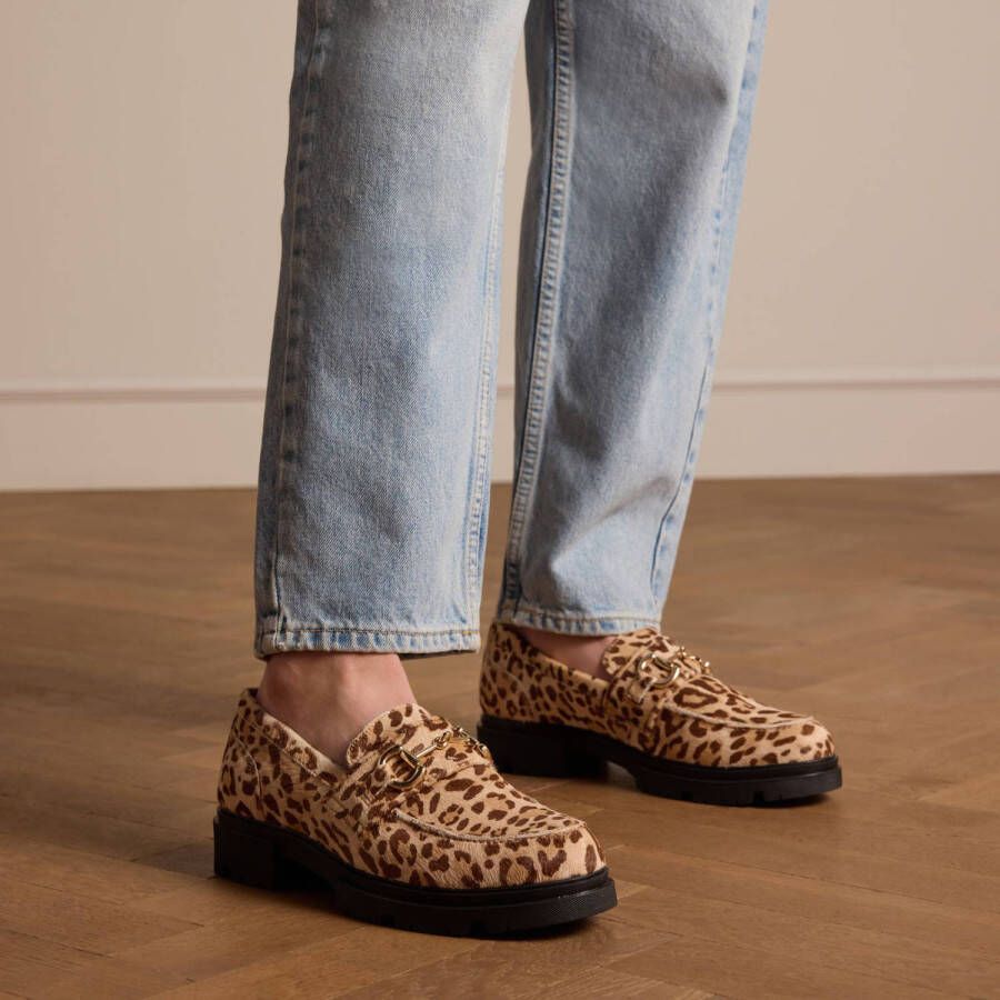Manfield chunky suède loafers met panterprint beige
