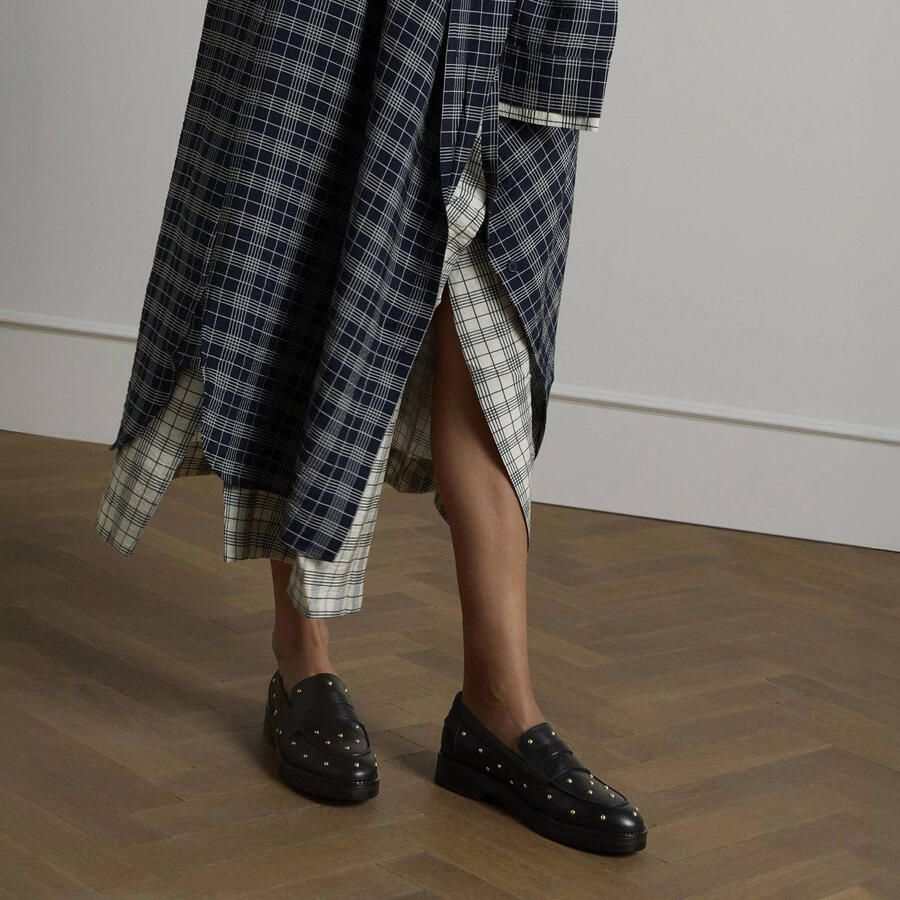 Manfield Dames Zwarte leren loafers met studs