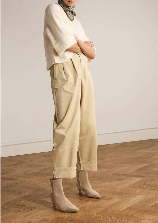 Manfield Dames Beige suède enkellaarsjes met hak