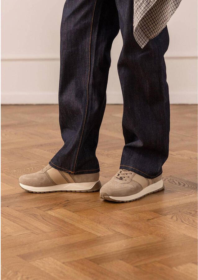 Manfield Heren Beige suède sneakers met leren details