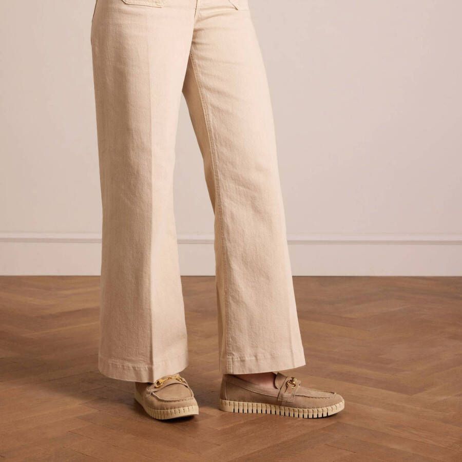 Manfield Dames Beige suède loafer met goudkleurig detail