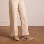 Manfield Dames Beige suède loafer met goudkleurig detail - Thumbnail 1