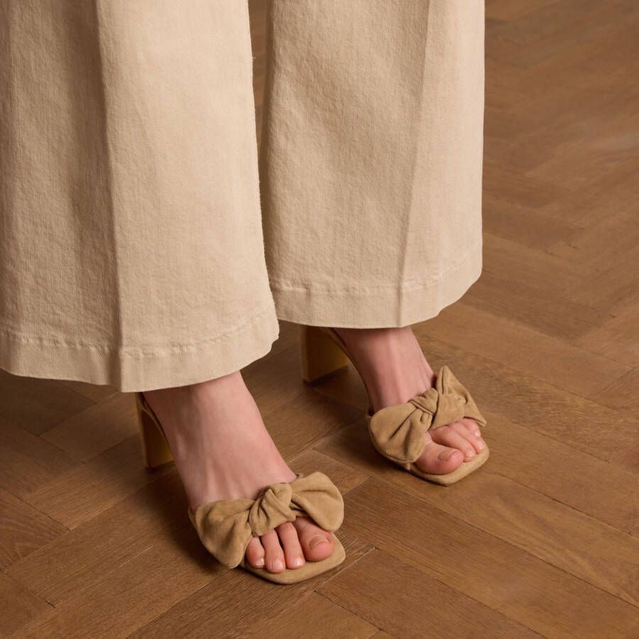 Manfield Dames Beige suède sandalen met hak