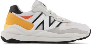 New Balance 57 40 sneakers lichtgrijs oker zwart