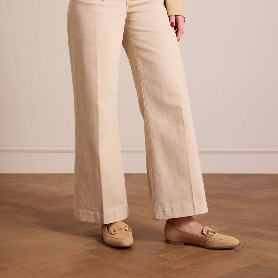 No Stress Dames Beige suède loafers met gouden chain