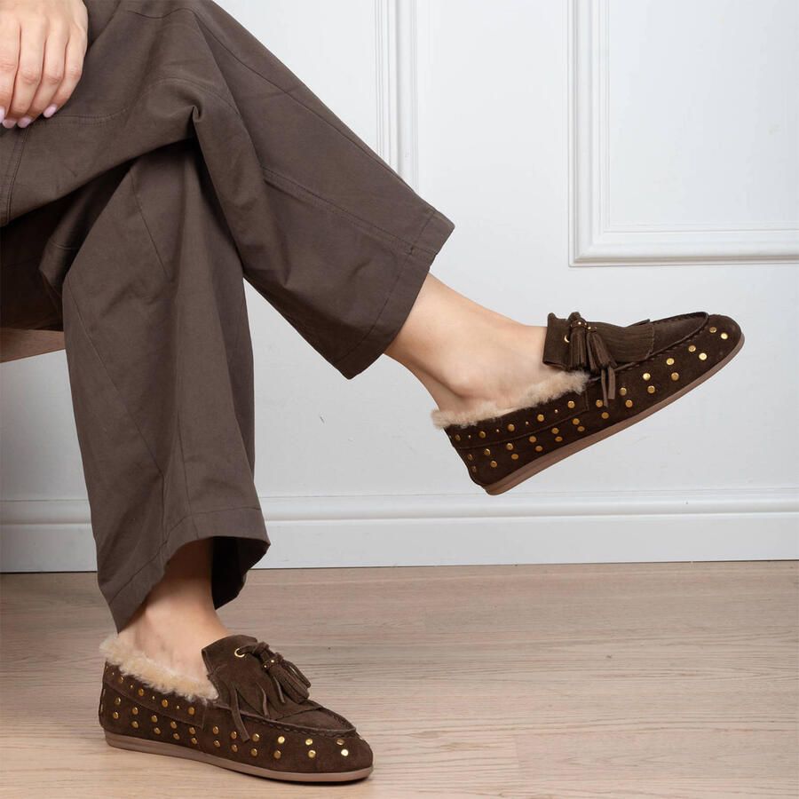 Poelman Lisa suède mocassins met studs bruin