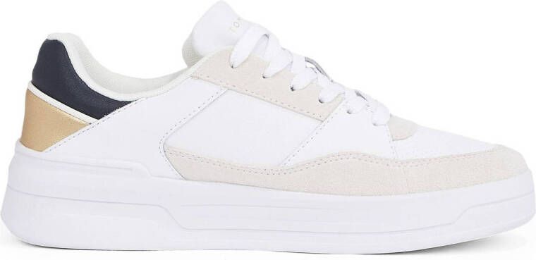 Tommy Hilfiger Plateausneakers ESSENT BASKET SNEAKER METALLIC vrijetijdsschoen lage schoen veterschoen met zijlogo-vlag