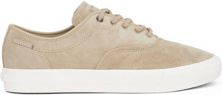 Tommy Hilfiger Plateausneakers TH HI VULC LOW OXFORD SUEDE vrijetijdsschoen lage schoen veterschoen met label op de hiel