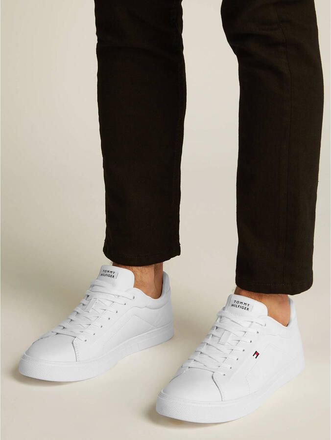 Tommy Hilfiger Sneakers ICON COURT LTH FLAG ESS vrijetijdsschoen lage schoen veterschoen met kleine logovlag - Foto 2