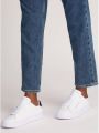 Tommy Hilfiger Sneakers TH COURT LTH DETAIL ESS vrijetijdsschoen lage schoen veterschoen met zijlijk logo-opdruk - Wit