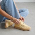 Adidas Sportswear Sneakers low van runder suède met profielzool - Geel