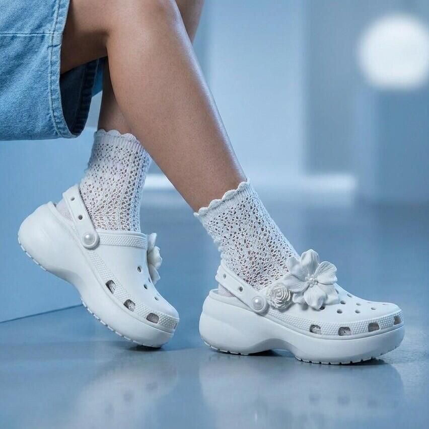 Crocs Classic Platform Dames Klompen Bouquet Clog Maanlicht